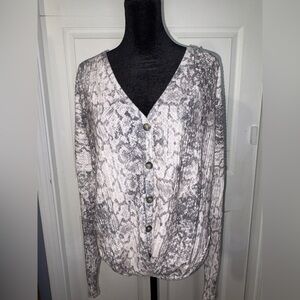 Daytrip Gray and White Button Down Top